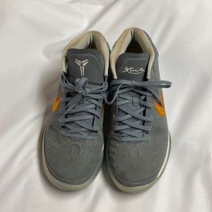 Women’s Nike Sneakers. My daughter wore them for basketball.